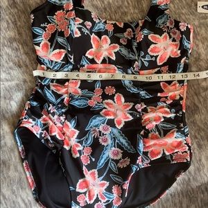 Old navy women’s swimsuit